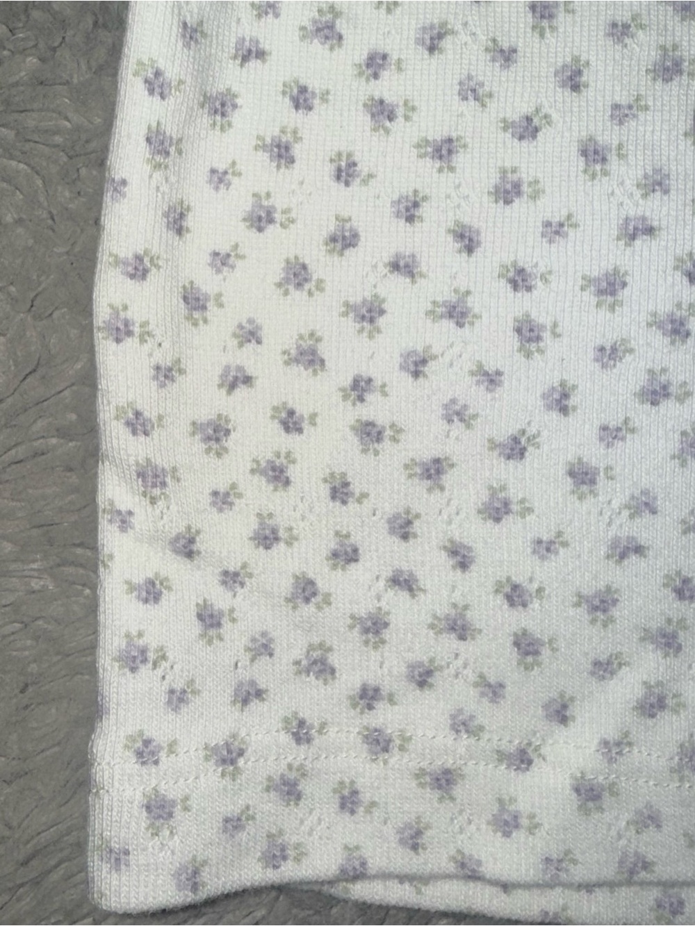 BRANDY MELVILLE EMERY FLORAL COTTON SHORTS IN WHITE & LAVENDER - Picture 3 of 5